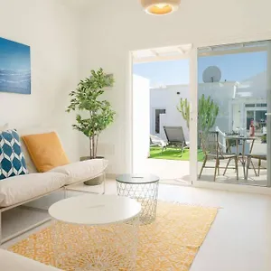 https://luxurious-bungalow-a2-in-a-quiet-complex-with-pool-100m.in-canary-islands.com